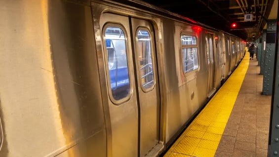 Hombre es apuñalado en la estación de metro de Port Authority