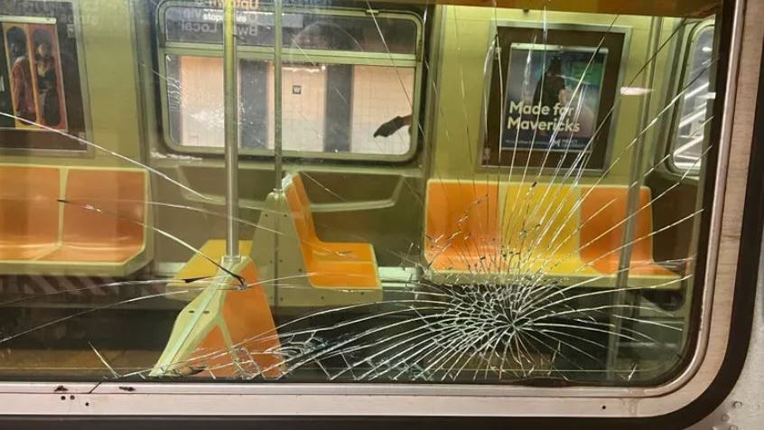 Detenido un niño de 14 años por romper casi 100 ventanillas de decenas de trenes del metro
