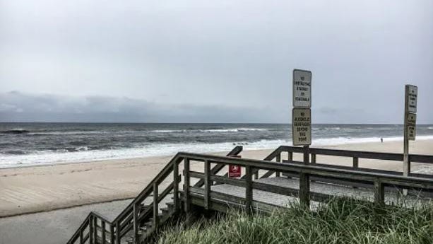 Surfista adolescente es mordido por un tiburón en una playa de Long Island