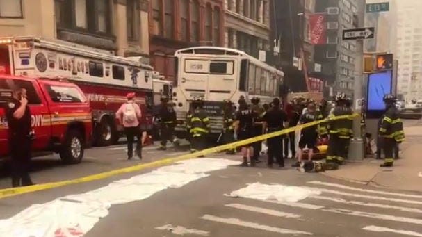Autobús de la MTA atropella mortalmente a una mujer de 70 años cerca de Union Square