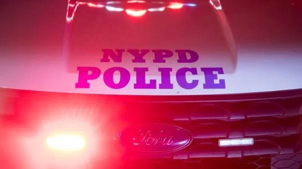 Hombre muere días después de ser encontrado con fractura craneal en una calle de Brooklyn; el caso se considera homicidio