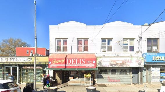 Hispano de 29 años muere tiroteado afuera de un deli en Brooklyn