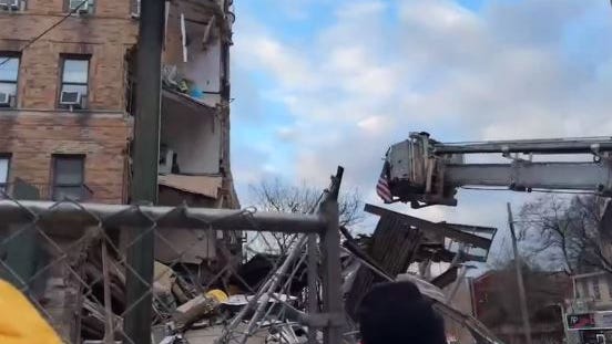 Se derrumba parcialmente un edificio en el Bronx