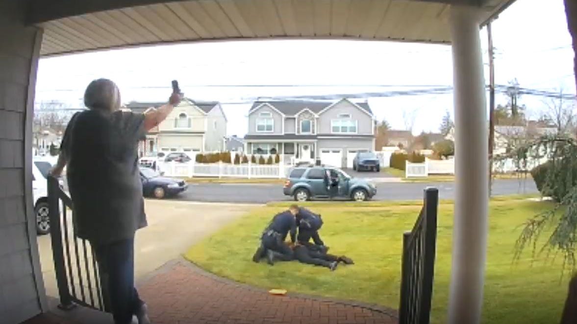 VIDEO: LI woman teams up with cops to catch suspected scammer: 'Bored grandma – 1; bad guys – 0'