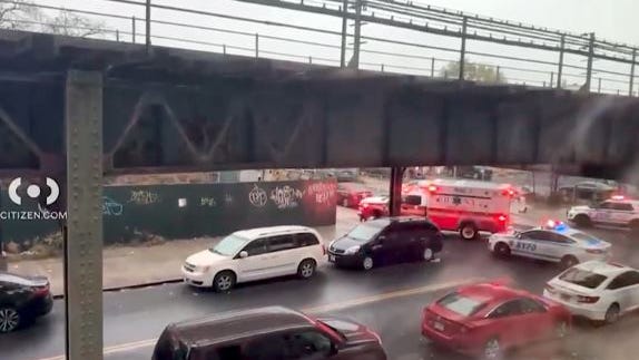 Chico de 17 años recibe un disparo mortal en la cabeza cerca de una estación de metro de Brooklyn