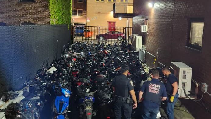 95 scooter ilegales han sido confiscadas de las calles por la fiscalía de Queens y la NYPD