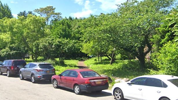 3 acusados tras el hallazgo del cadáver de una mujer en una zona boscosa del Bronx