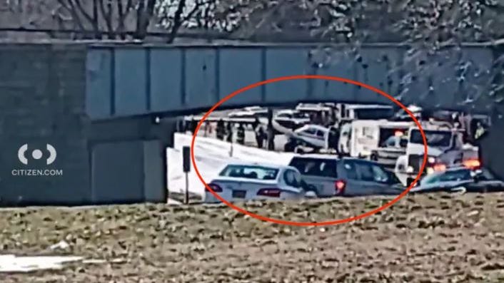 Avioneta realiza aterrizaje de emergencia en LA autopista Southern State Parkway en el condado de Suffolk
