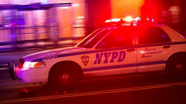Hombre de 28 años muere después de que su madre le disparase en la cabeza en su casa de Brooklyn