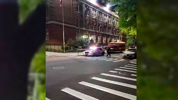 Chica de 16 años recibe un disparo en la cabeza a la salida de un colegio en Queens