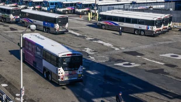 Conductor de autobús de NJ Transit acusado de disparar a adolescentes con un arma robada después de que le agredieran