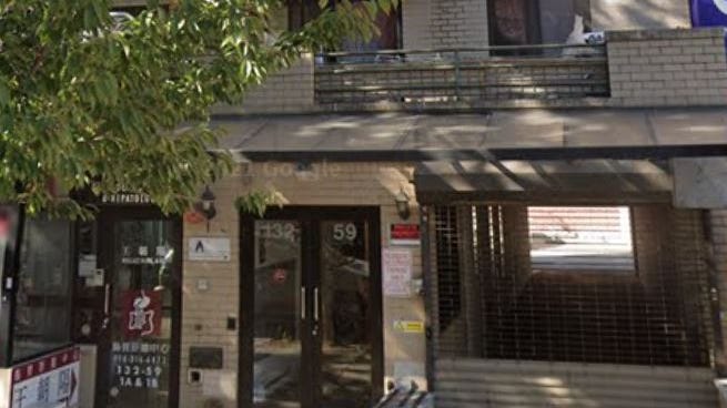 Mujer muere brutalmente apuñalada en un apartamento de Queens