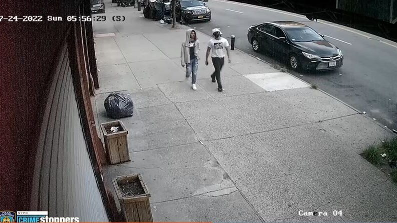 Chico de 16 años recibió golpes y le colocaron un cuchillo en la garganta durante un robo a bordo de un vagón del metro en Harlem