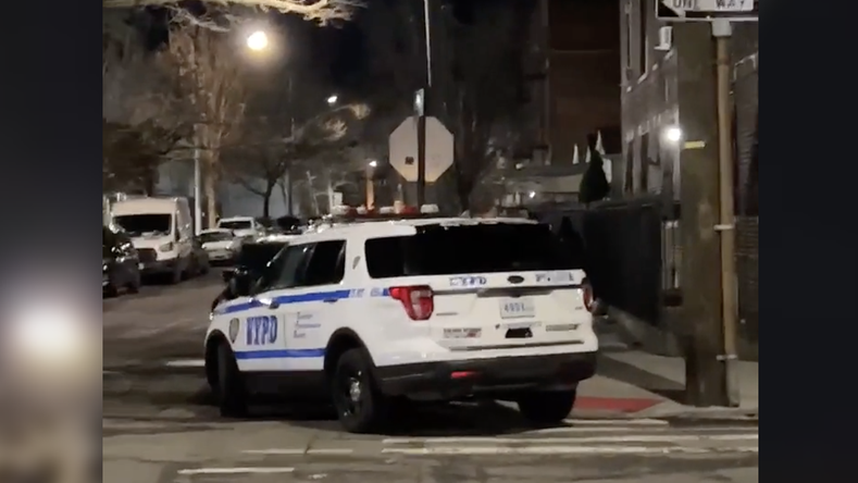 Hombre de 28 años es hallado con un disparo en la cabeza en un apartamento de Brooklyn