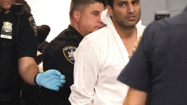 Hombre de LI apuñaló a su esposa y a su hija de 2 años hasta la muerte