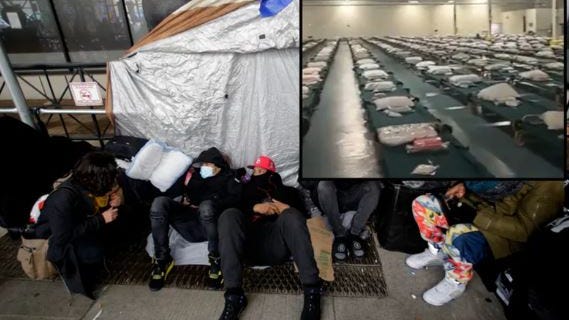 NYPD desmantela campamento de inmigrantes frente a hotel de Manhattan y pone fin al enfrentamiento por las condiciones del campo de refugiados