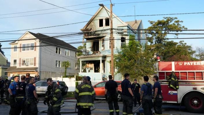2 adultos y 2 niños heridos tras incendio de una casa en Nueva Jersey en el que murieron 2 perros