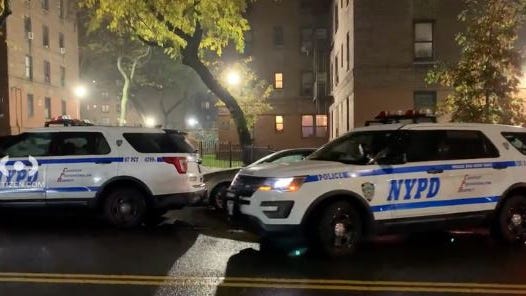 Padre e hijo mueren tiroteados en el pasillo de un edificio en Brooklyn, al parecer por un vecino enfadado por el ruido