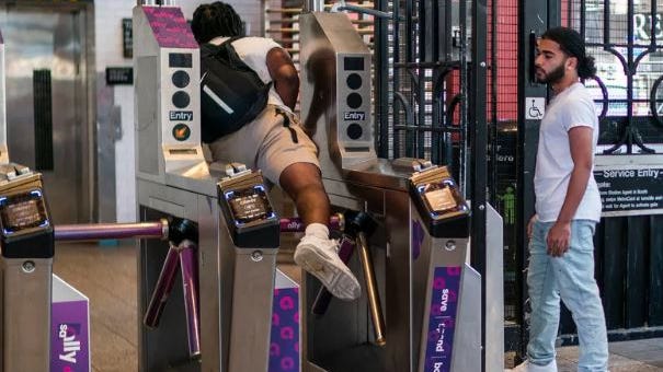 La MTA confirma que se utiliza IA para rastrear a los infractores en el metro