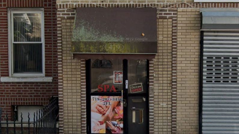 Hombre es acusado por presunto tráfico sexual de 2 mujeres en un salón de masajes de Brooklyn