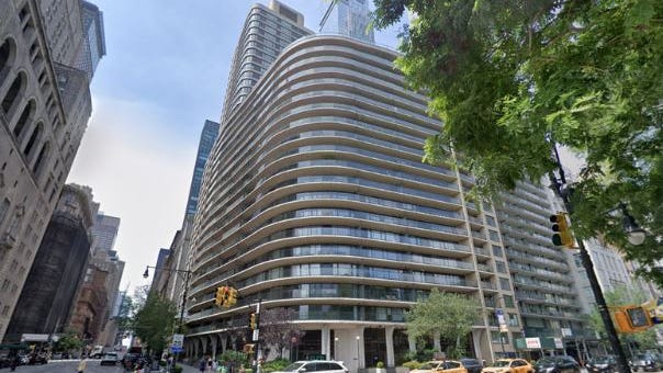 Muere un hombre de 91 años tras saltar de un edificio residencial frente a Central Park