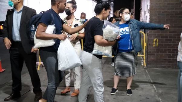 NY recibirá $800 millones en fondos federales para inmigrantes ante la inminente finalización del Título 42