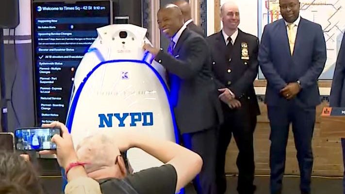 BIENVENIDO A NUEVA YORK, K5: Un robot de la policía de Nueva York patrullará la estación de metro de Times Square