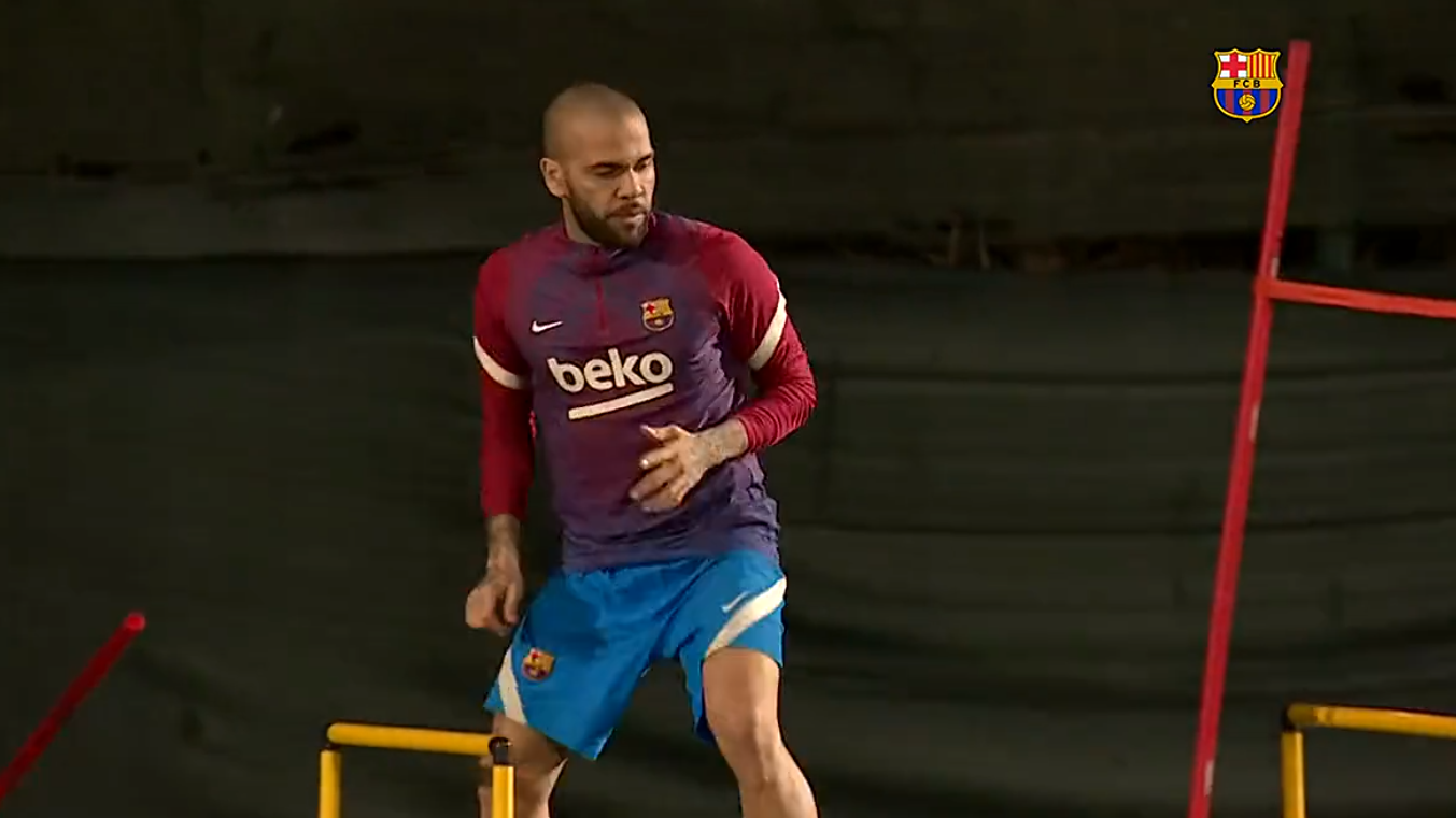 VIDEO: Dani Alves ya se entrena con el Barça; “Es hora de apoyar, de venir a demostrar el barcelonismo”