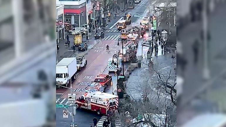 Hombre muere arrollado por el metro en Union Sq. tras tropezar y caer a las vías mientras hablaba por teléfono