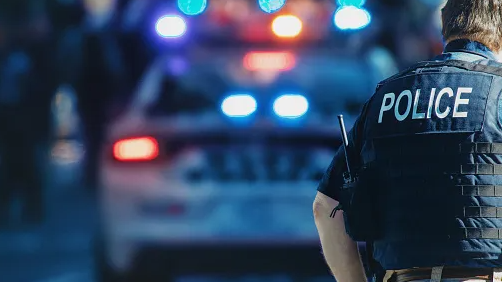 Encuentran restos humanos de aparentemente una mujer de 22 años dentro de una maleta en un apartamento en Brooklyn