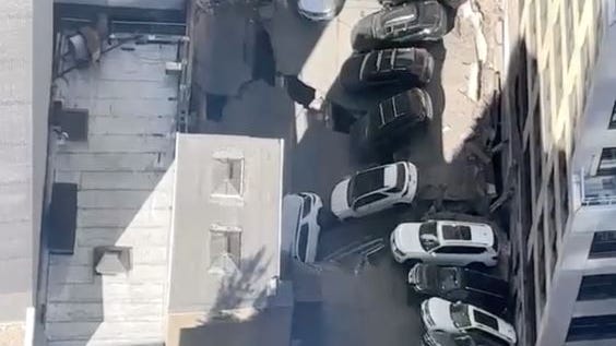 COLAPSA ESTACIONAMIENTO EN EL BAJO MANHATTAN: 1 muerto, 5 heridos, mientras el FDNY lleva a cabo el rescate en el garaje de la Universidad de Pace