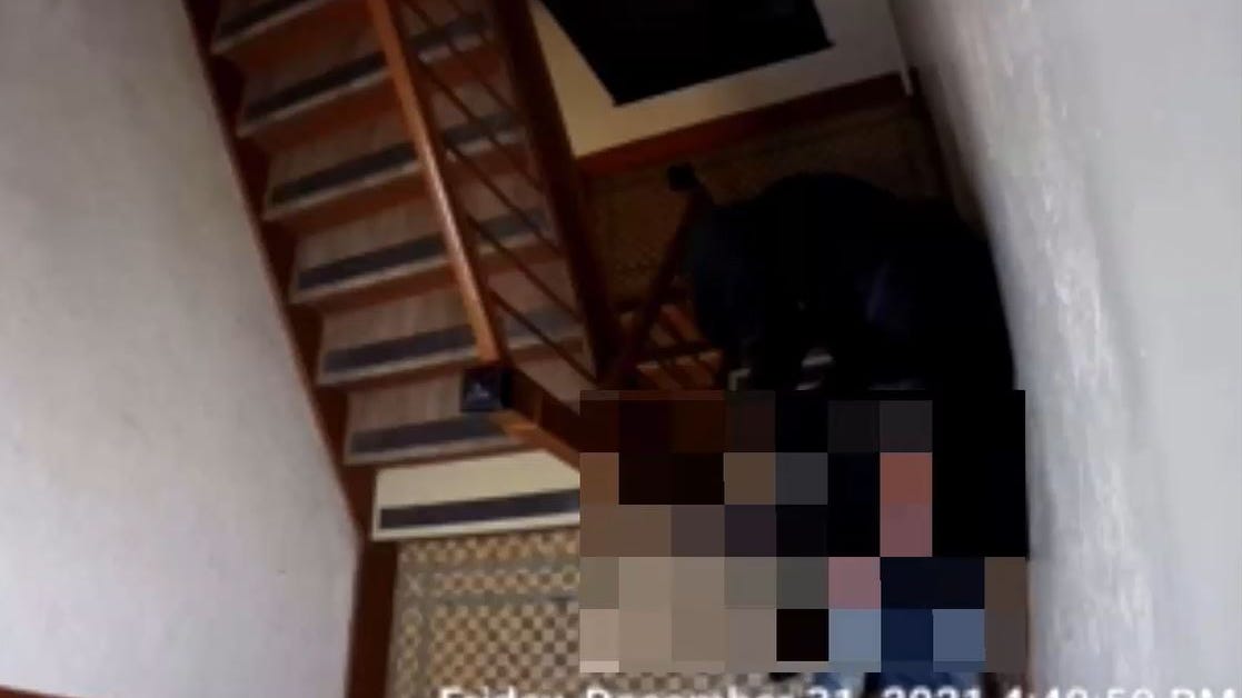 VIDEO: Man attacks, robs victim inside Manhattan apartment building