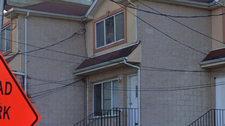 Hallan cadáver en grave estado de descomposición en una casa embargada de Staten Island