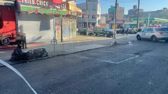 3 mujeres y 1 hombre tiroteados afuera de un restaurante del Bronx