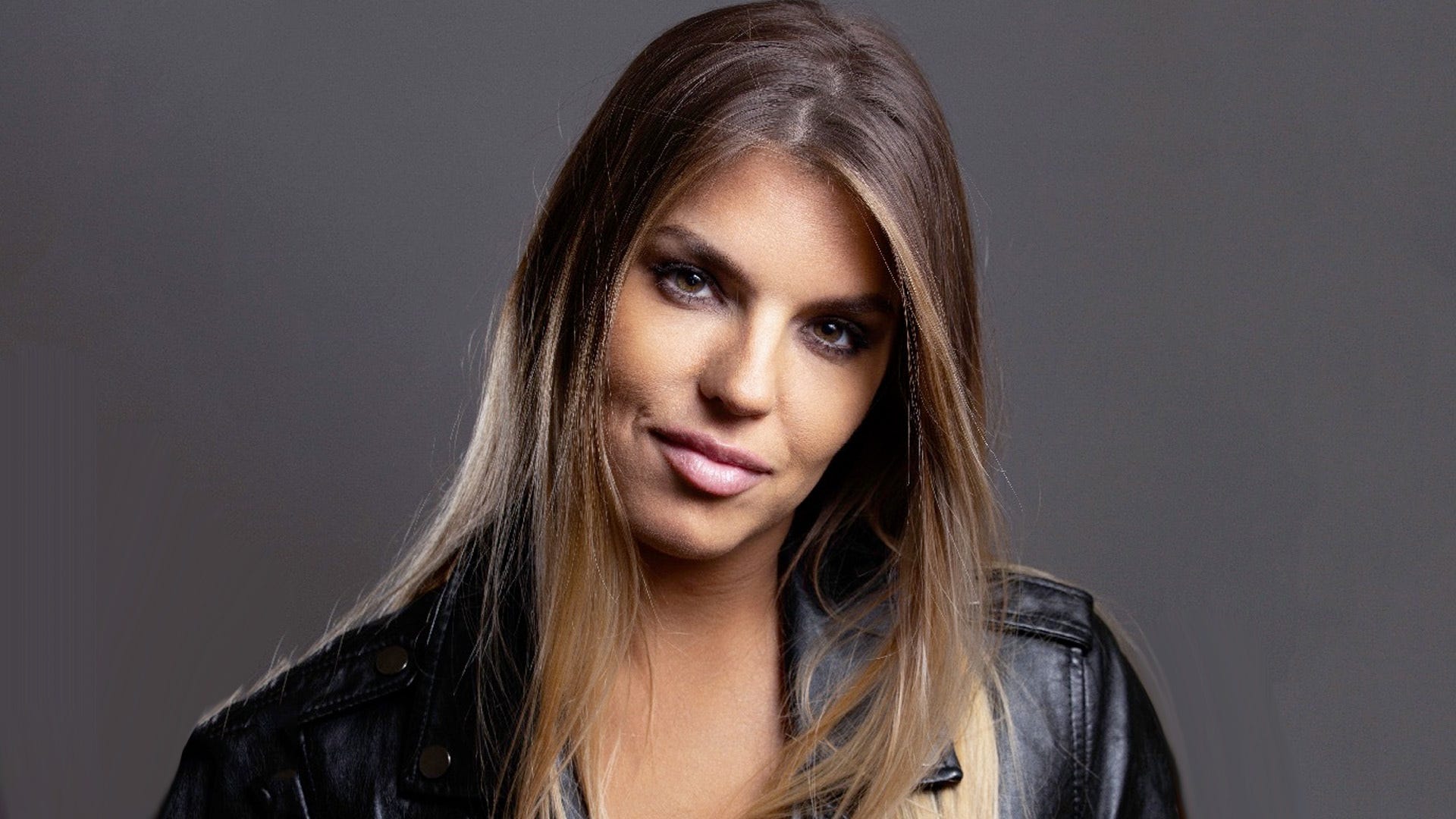 Carla - Monday - Friday 2pm-6pm | Power 93.5