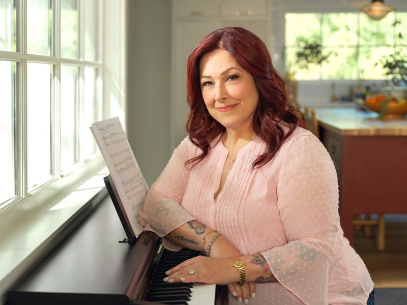 Carnie Wilson sitting at a piano