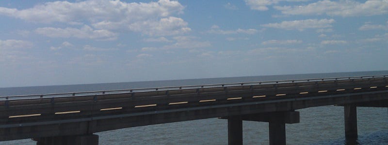 'Major accident' closes north-bound Causeway Bridge