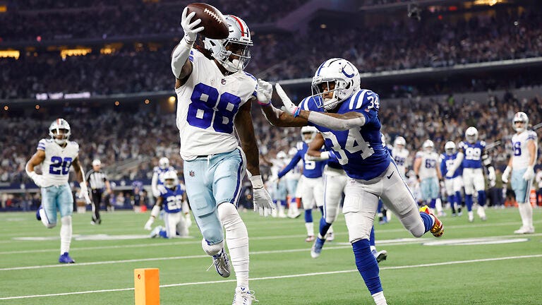 CeeDee Lamb somehow avoids hitting ground after getting tackled, then scores TD