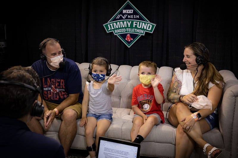 Charlotte Anderson, 5, with parents Sara and Jonathan and brother Jack (Credit: 13 Photography)