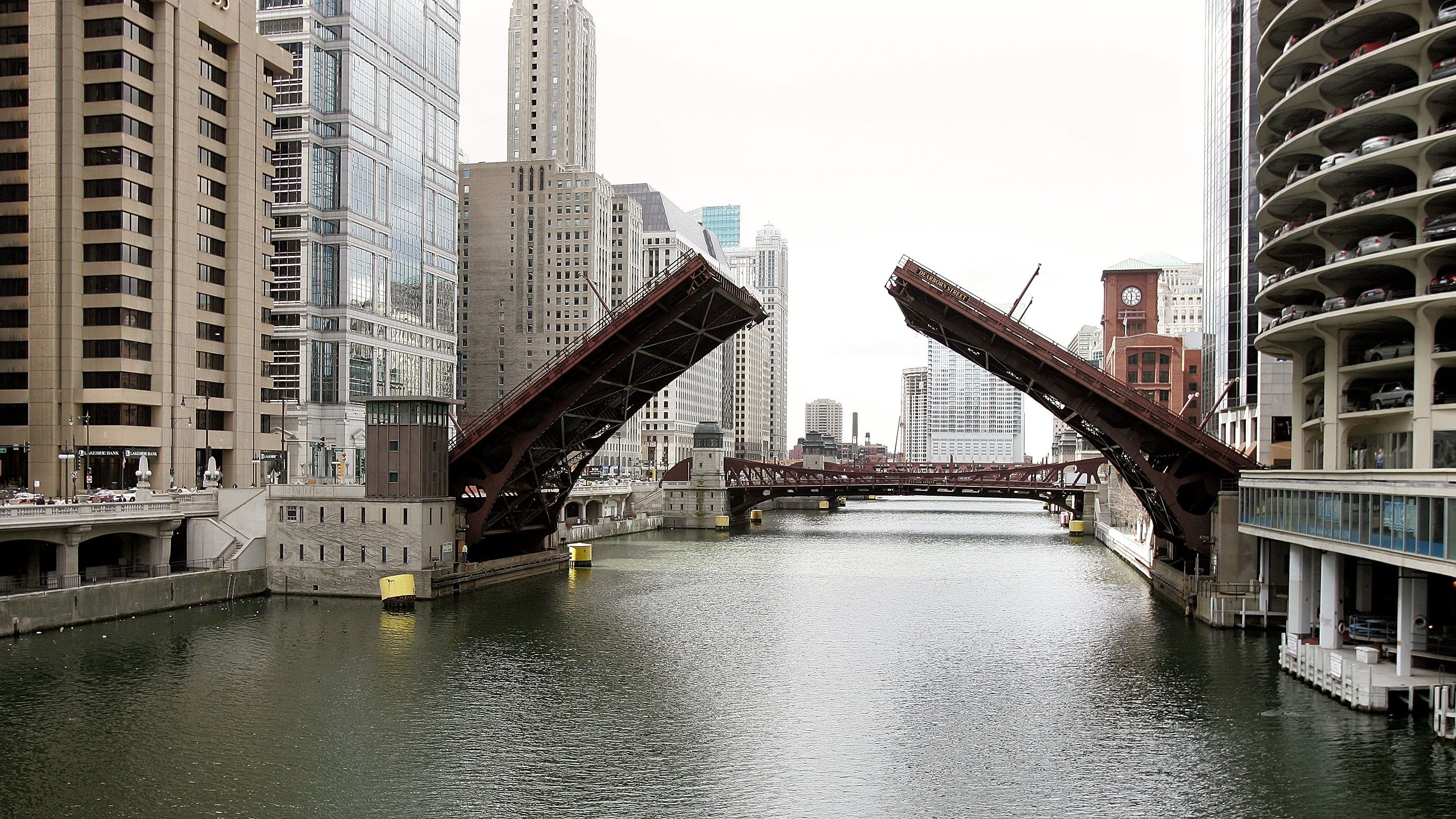 Three bodies pulled from Chicago River over weekend