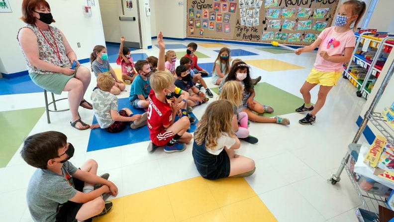 In-Depth: NY schools told to keep masks after judge overturns mandate