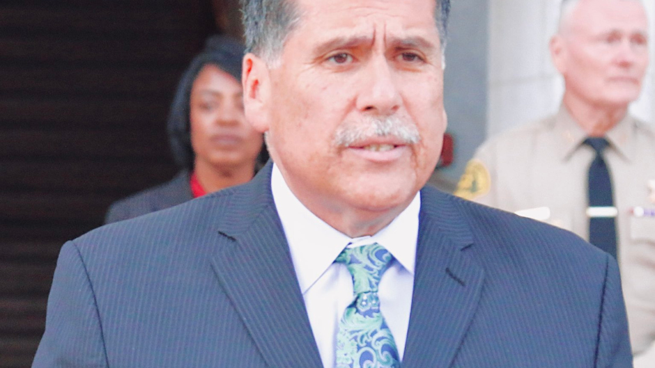 L.A. County Sheriff Robert Luna slams deputy gangs, tells KNX he'll cooperate with oversight
