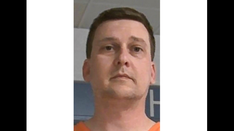 Navy engineer pleads guilty to selling submarine secrets