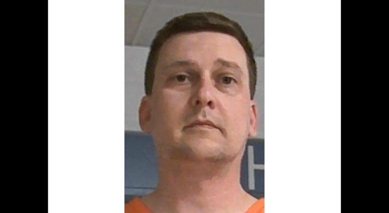 Navy engineer pleads guilty to selling submarine secrets