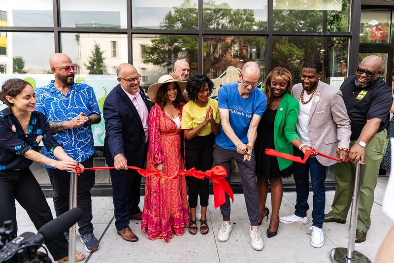 Flatbush Cats cuts ribbon on low cost vet clinic in Brooklyn