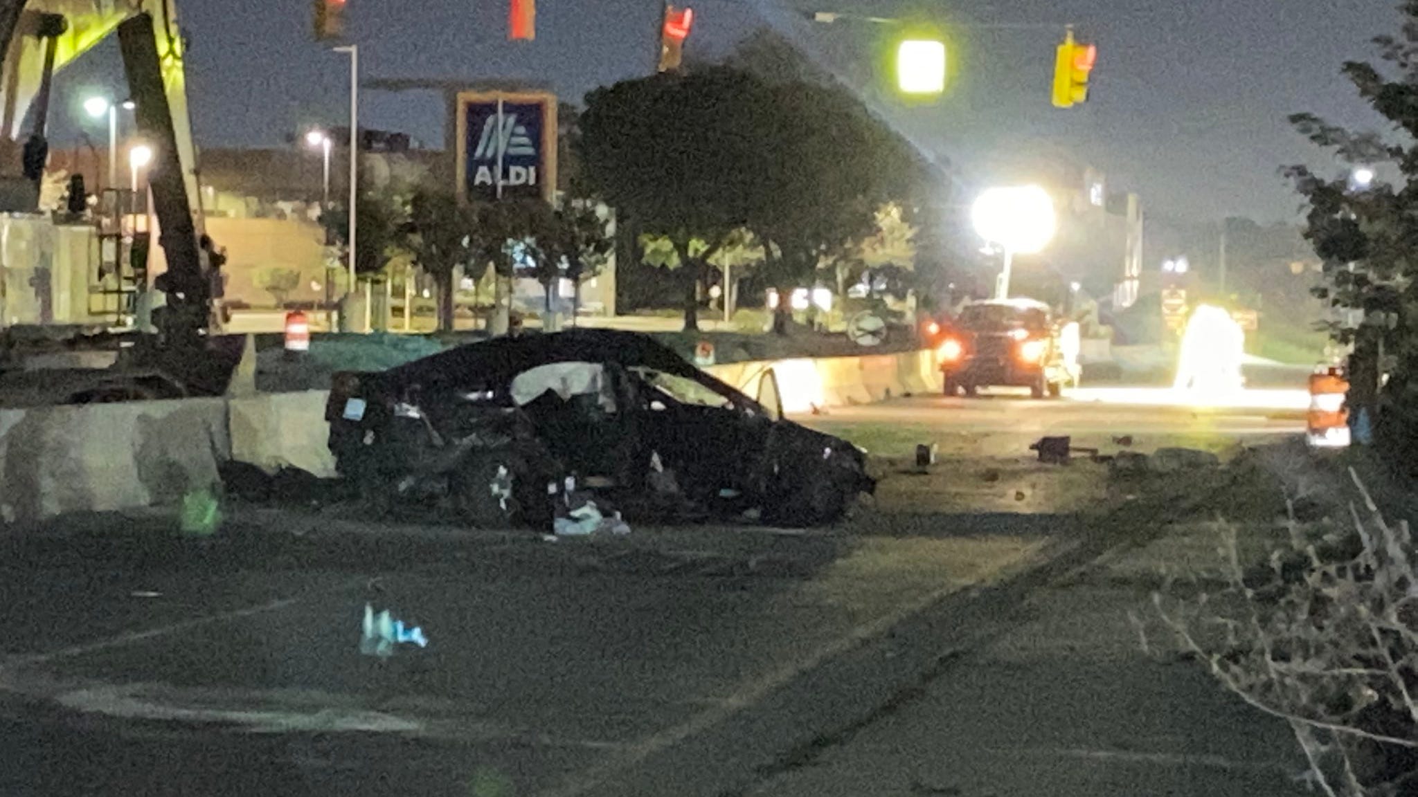 1 dead in crash on westbound I-96 service drive in Livonia