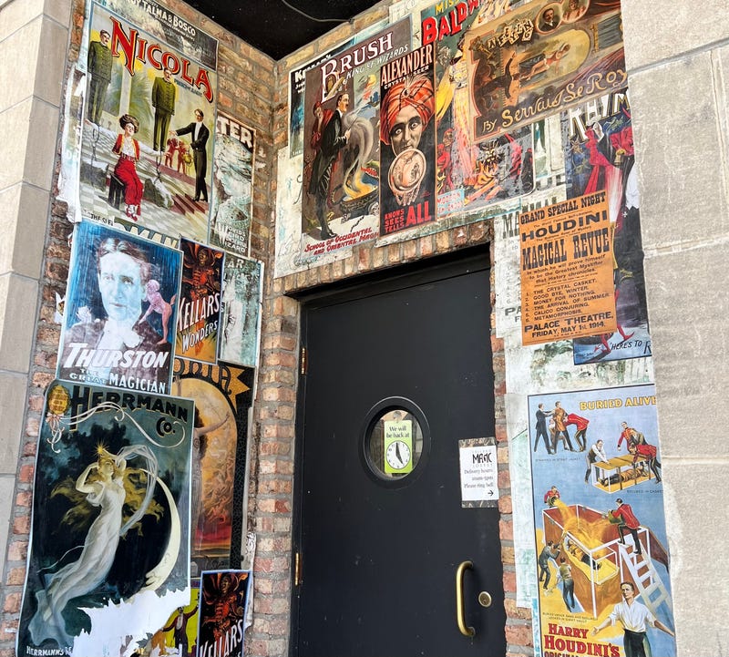 Chicago Magic Lounge