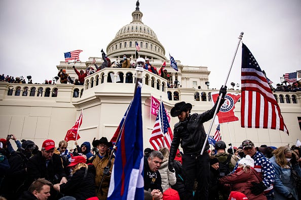 Senator says there was one cop on Capitol steps during riot