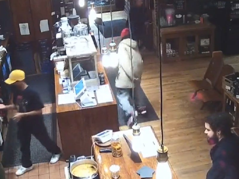 Man steals tip jar in Detroit restaurant