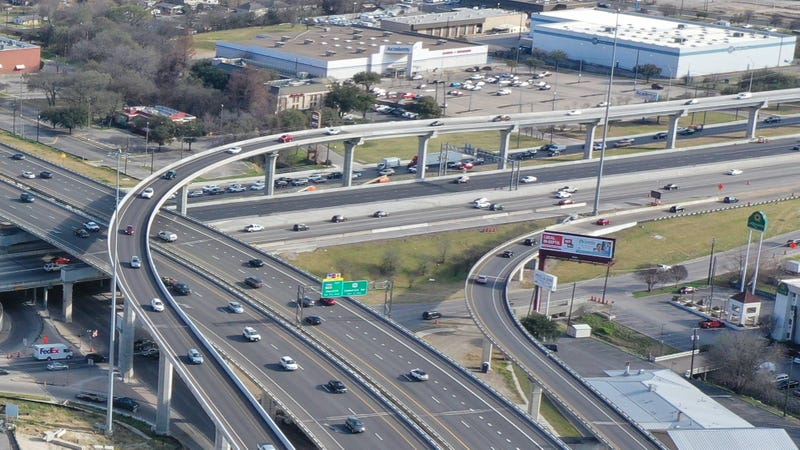 Interstate 35/US 183 northbound flyover
